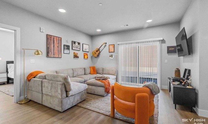 Bentonville Apartamento | Luxury 2 King bed 2 bath Apt, Pool, Fire Pit, Top Golf, Walmart AMP, Free "P"