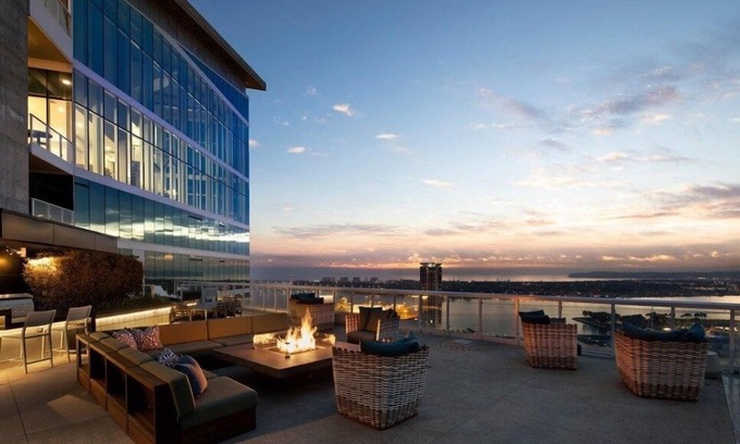 Marina District Apartamento | Luxury 2 Story Apartment - Walking to Convention Center, Petco Park & Gaslamp