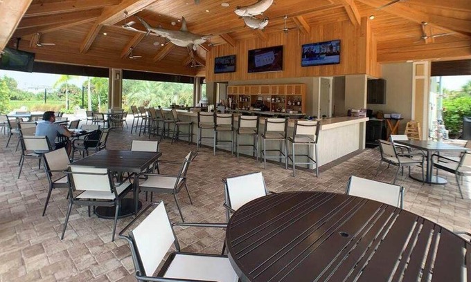 Osprey Condominio | LUXURY 2BD/2B HUGE CONDO,1ST Floor, Garage, close beach, PALMER RANCH
