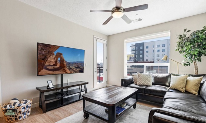 Downtown Salt Lake City Apartamento | Luxury 2Bd 2Ba- Free HotTub, Pool, Prkg, Gym - NEW