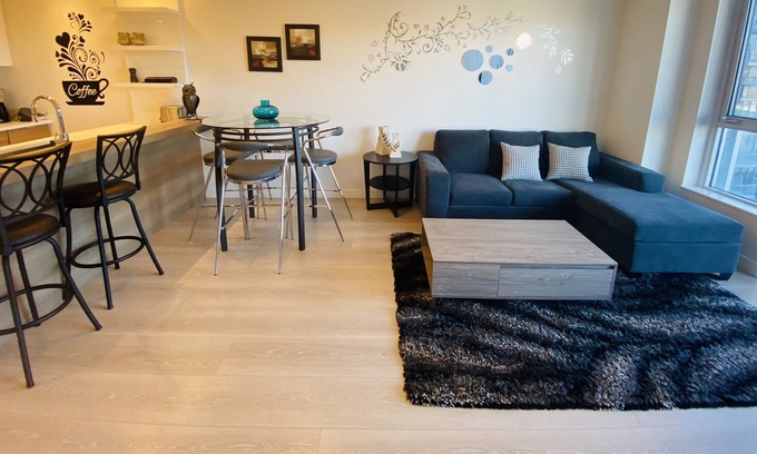 Crescent Heights Condominio | Luxury 2Bed 2Bath Waterfront Downtown Property with River View