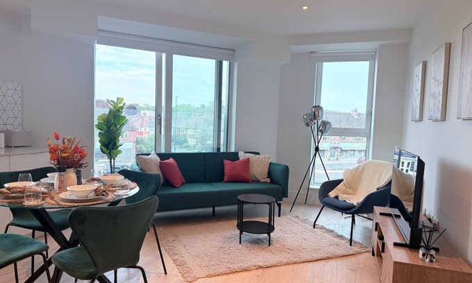 Coombe Hill Apartamento | Luxury 2Bed Flat with Gym, Cinema and Games Room in Wimbledon London