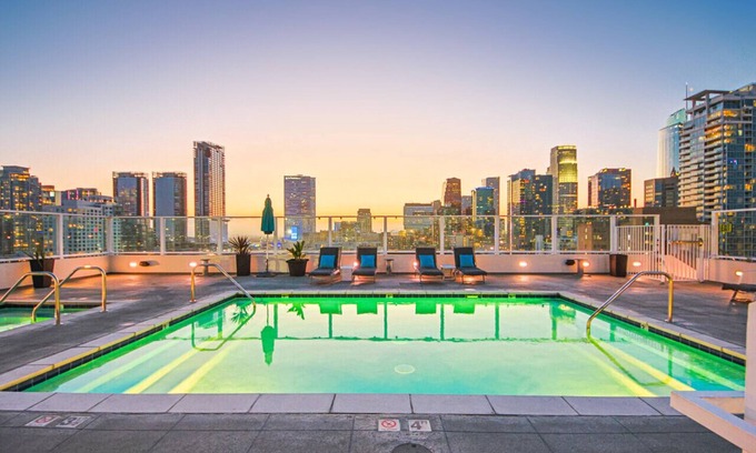 Historic Core Apartamento | Stunning 2BD 1TB in Downtown LA!