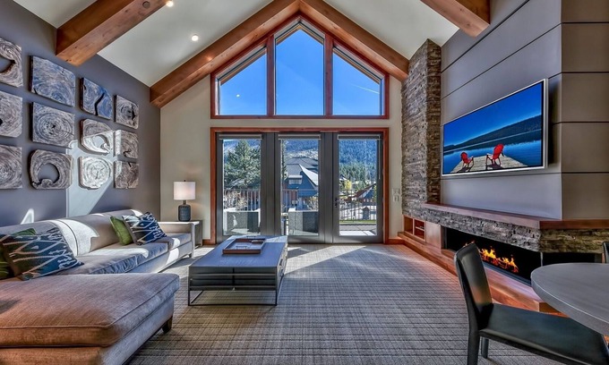 Lakeside Park Condominio | Luxury 2br Steps From Heavenly Village & Gondola 2 Bedroom Condo by RedAwning