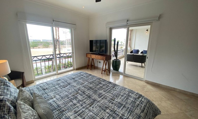 Bouvet Island Condominio | Luxury 2br! Walk to the beach or downtown in 5 min