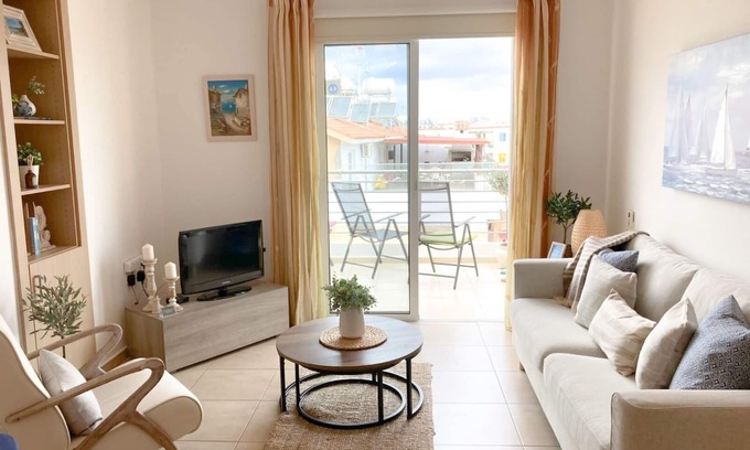 Kapparis Apartamento | Apartamento de lujo en el segundo piso con piscina comunitaria, parque infantil,