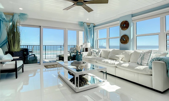 New Smyrna Beach Condominio | ¡¡¡Que vista!!! en este condominio directo frente al mar completamente renovado.