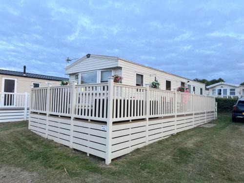 Isle of Grain Otro | Luxury 3-Bed Caravan at Haven Holiday Park, All-Hallows