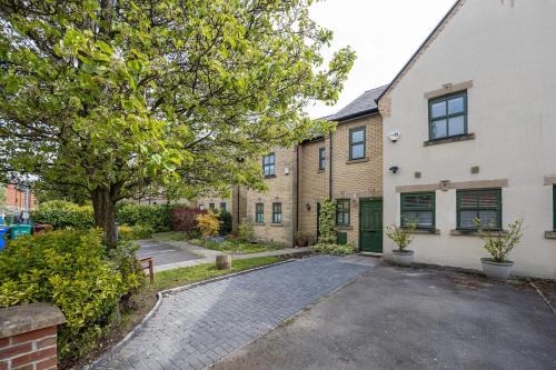 Rusholme Casa | Luxury 3 Bed Full House with Free Parking