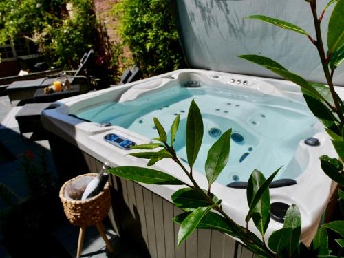 Saffron Walden Casa | Luxury 3 Bed Manor House Hot Tub Cinema Room SkyTV