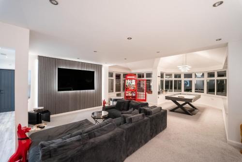 Northwood Casa | Luxury 3 bed Retreat with Hot tub