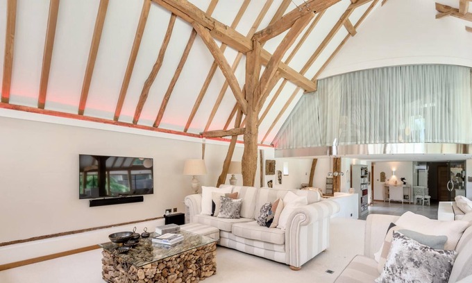 Canterbury Otro | Luxury 3 Bedroom Barn Conversion - Canterbury