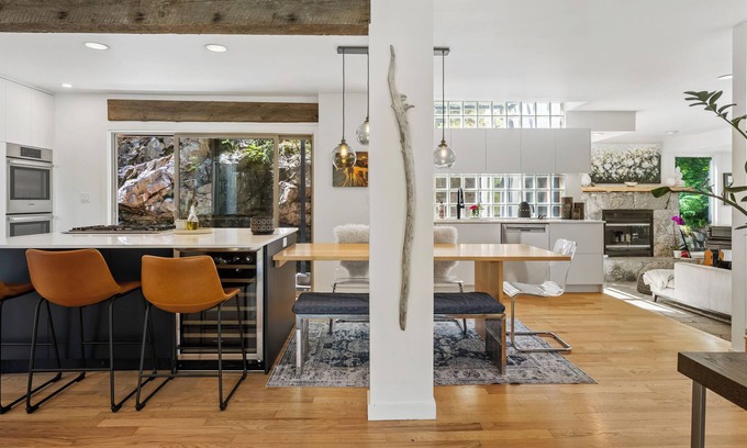 West Vancouver Casa | Luxury 3 Bedroom