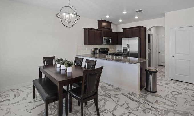 Chamberino Casa | Luxury 3 bedroom duplex with 2 car garage