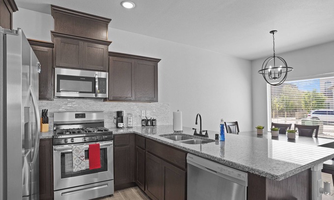 Chamberino Casa | Luxury 3 bedroom home w/ high speed wifi & garage