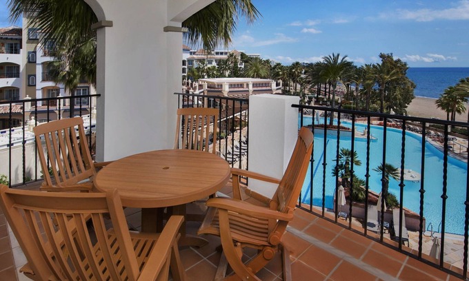 Nueva Milla de Oro Complejo | Apartamento de lujo con 2 dormitorios frente al mar en Marriott's Playa Andaluza