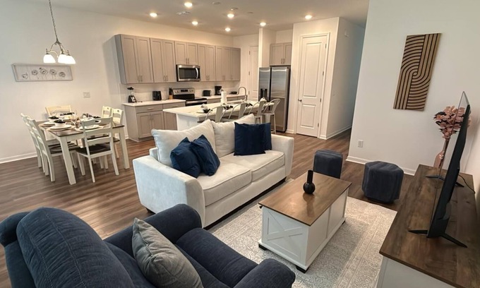 Davenport Casa | Luxury 3 Bedroom Retreat with 2.5 Baths 371