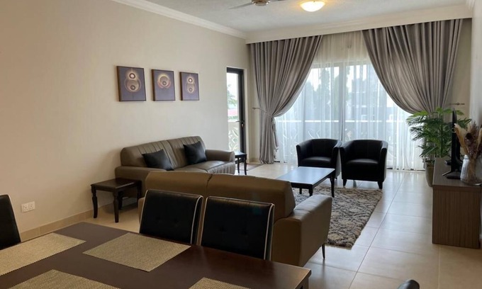 Ras Makamaiwe Apartamento | Luxury 3 Bedroom Serviced Apt in Prime Locale