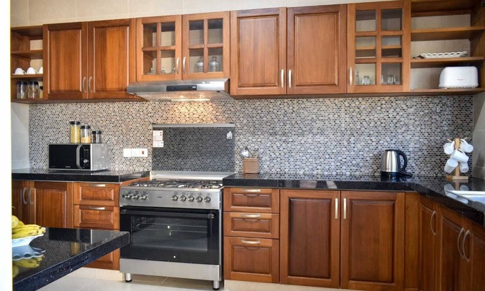 Ras Makamaiwe Apartamento | Luxury 3 Bedroom Serviced Apt in Prime Locale