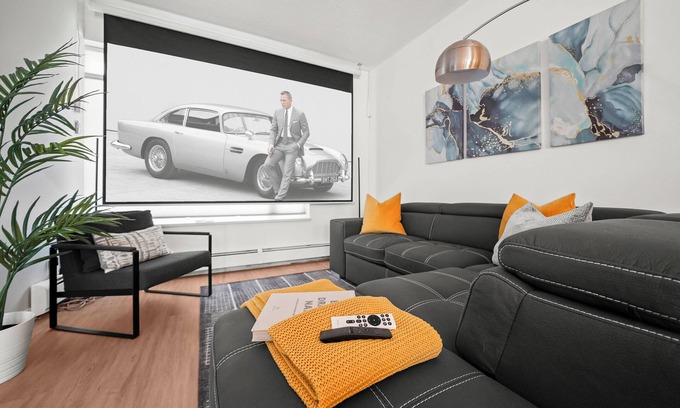 Gastown Casa | Luxury 3 Bedroom Townhome in Downtown Vancouver with Rooftop Patio