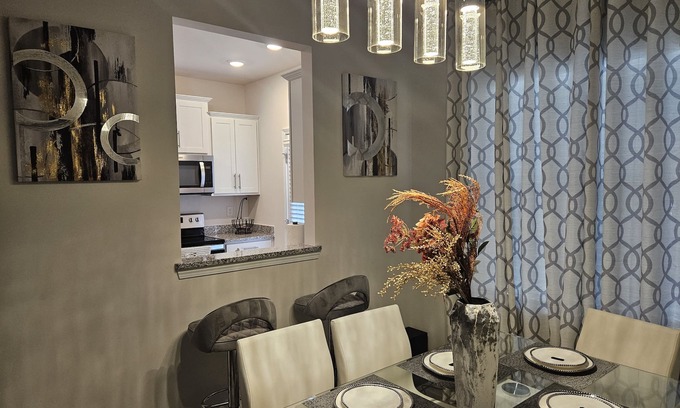 Paw Creek Casa | Luxury 3-bedroom townhome located in brilliant Charlotte with Amenities