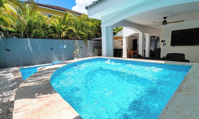 La Esplanada Villa | Luxury 3-Bedroom Villa Minutes from the Beach with Private Pool & Jacuzzi +Bonus