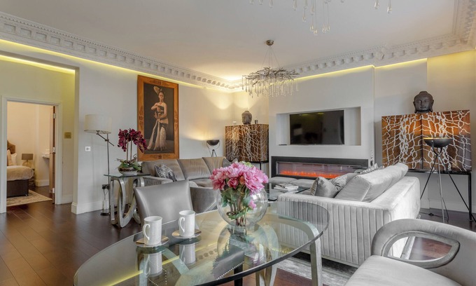Royal Borough of Kensington and Chelsea Apartamento | LUXURY 3 BEDROOMS FLAT IN HYDE PARK