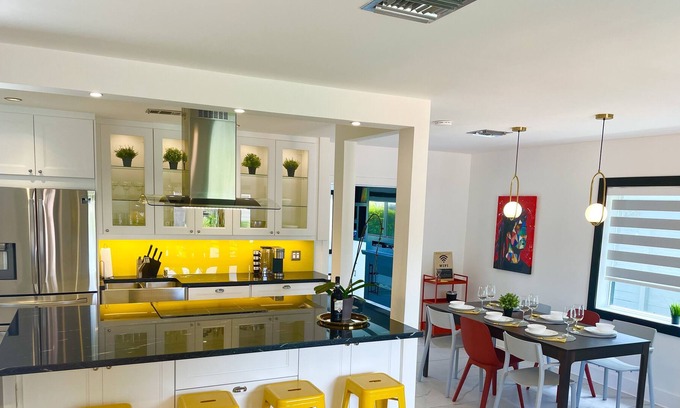 Hallandale Beach Villa | Luxury 3-Beds Modern Villa Minutes from the Ocean