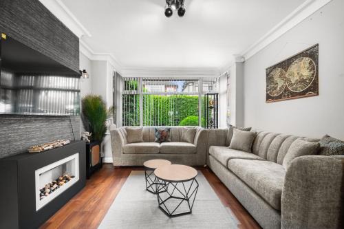 Chapel Allerton Casa | Luxury 3-BR Home-Driveway, Sky-TV-Free WiFi