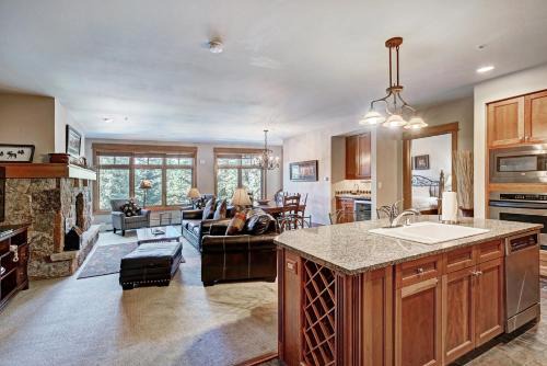 River Run Apartamento | Luxury 3 BR in River Run Village Featuring Ski in, ski out! condo