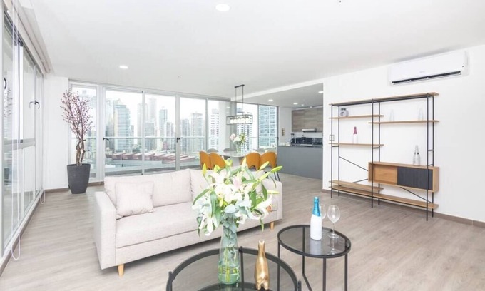 Marbella Condominio | Luxury 3 BR penthouse free parking view