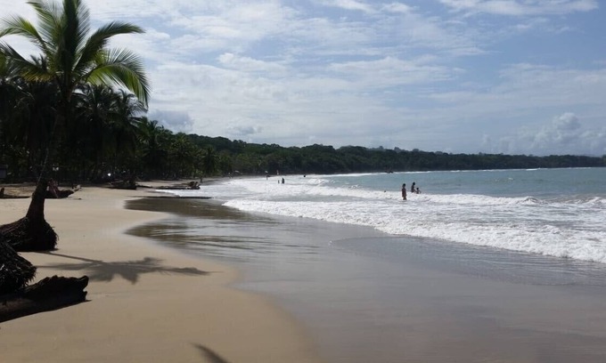Tambor Casa | Luxury 3-BR Villa With Private Pool! Steps to Beach! Can sleep up to 10!