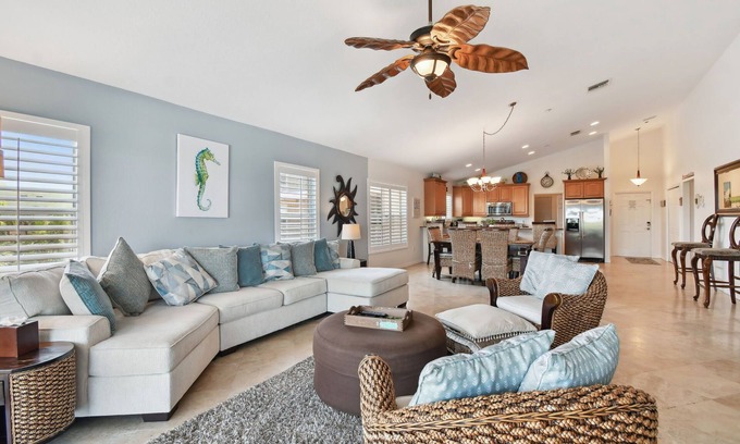 Independence Square Condominio | Condominio de lujo de 3 dormitorios con sala de bonificación - Oceanside en Heart Indian Rocks Beach, Fl