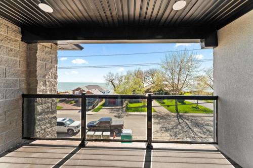 Leamington Casa | Luxury 3 level, 3 Bedroom 171-4 Condos with Magnificent Lakeviews