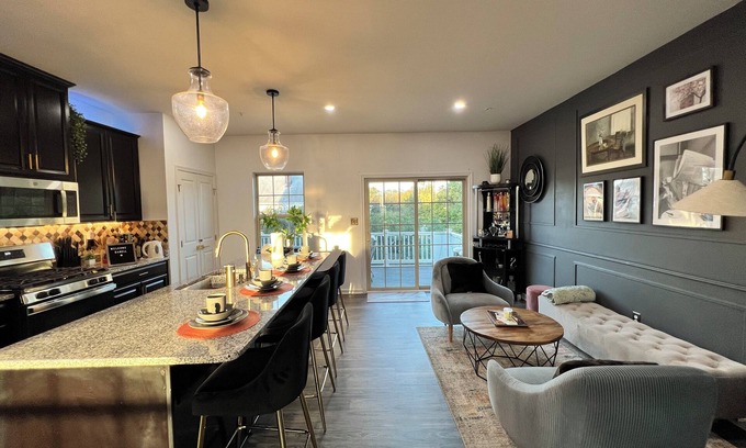 Brooklyn Park Casa | Luxury 3-Level Townhome Near BWI, Easy City Access, Parking Included