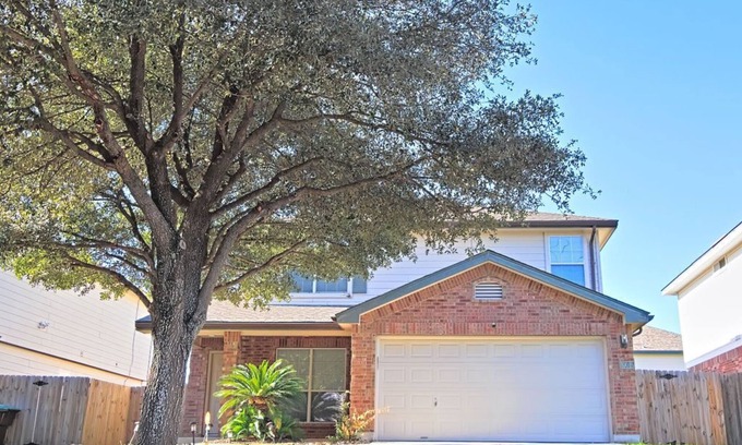 San Antonio Alquiler De Eote | Luxury 3BD2.5BA with Communal Pool - Private Garage - Close to Malls - 6 Flags
