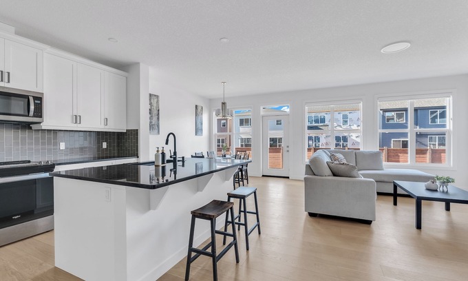 Southeast Calgary Casa | $159 New Listing promo -Luxury 3BDR large House-4 mins to Seton Hospital-Parking