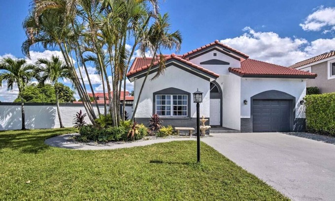 Miami Gardens Casa | Luxury 3BR-2 1/2 Bath w/Patio Entertainment area