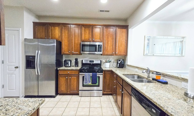 Charlotte Casa | Luxury 3BR - 2 King and 1 Queen