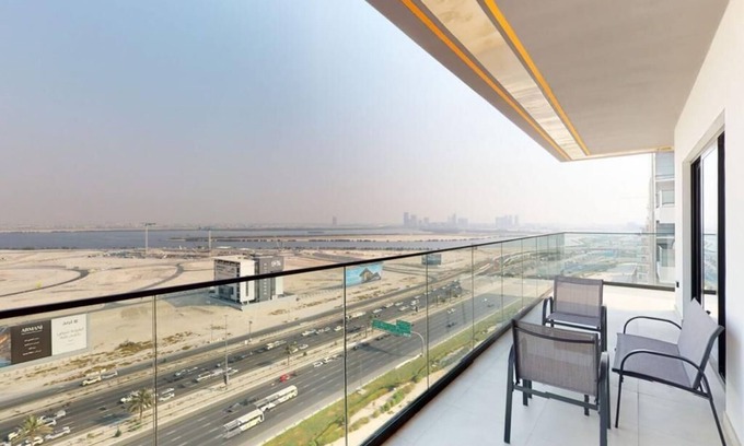 Jadaf Apartamento | Luxury 3BR Designer Retreat with Parking