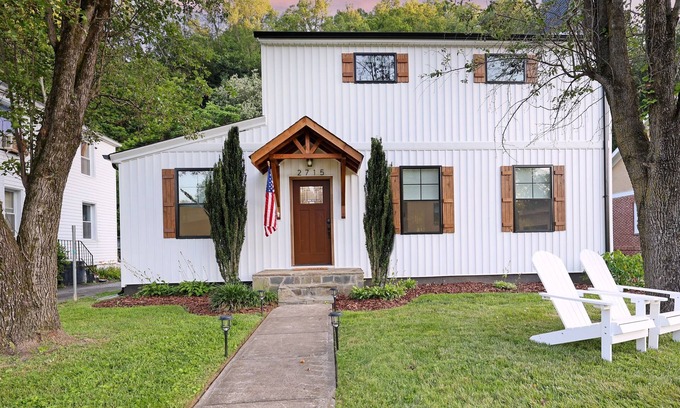 Bassett Casa | Luxury 3BR Getaway Steps From the River access