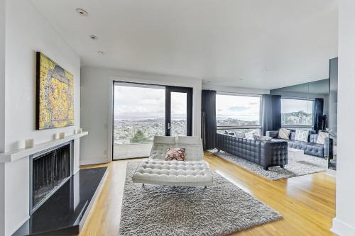Eureka Valley Casa | Luxury 3br Home - Pano Views, Steam Room & Deck
