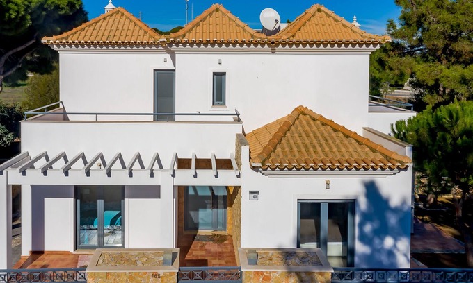 Retur Casa | Villa de lujo de 4 dormitorios y 4 baños, con piscina privada, a 600 metros de la playa - 41652 / AL