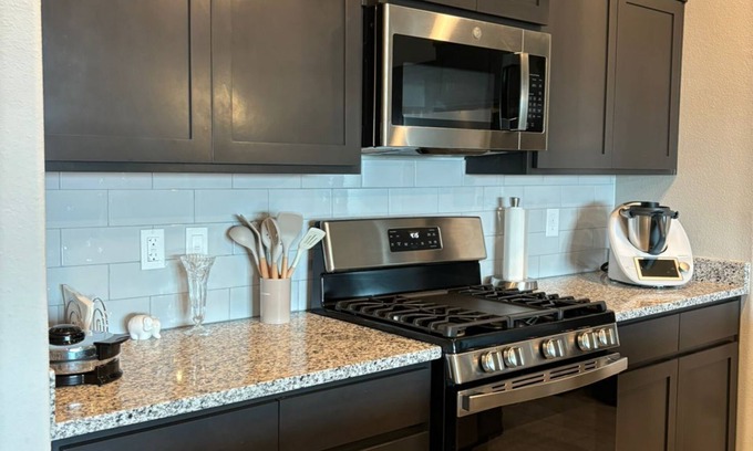 Chamberino Casa | Luxury 4-Bed Home, Family-Friendly, All Amenities & Close to Shopping Center