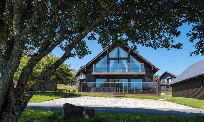 Winnard's Perch Cabina | Luxury 4 Bed Lodge, Retallack Resort near Padstow