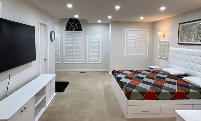 Meadowvale Village Casa | Luxury 4 bed room house