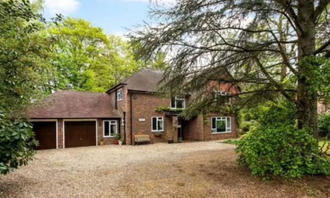 Fleet Casa | Casa de lujo de 5 dormitorios, a 3 minutos a pie de la flota, centro de Hampshire. Paseos por el campo, pubs.