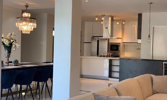 Cainta Apartamento | Luxury 4 Bedroom Apartment