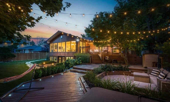 Richmond Hill Casa | Luxury 4-Bedroom Spa Getaway Villa - HotTub/Sauna/Pool Table/EV(separate loft)