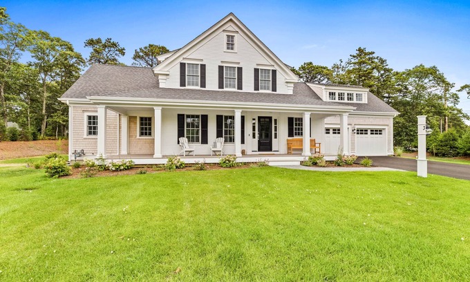 East Harwich Casa | Luxury 4 Bedroom Harwich Home - Centrally Located